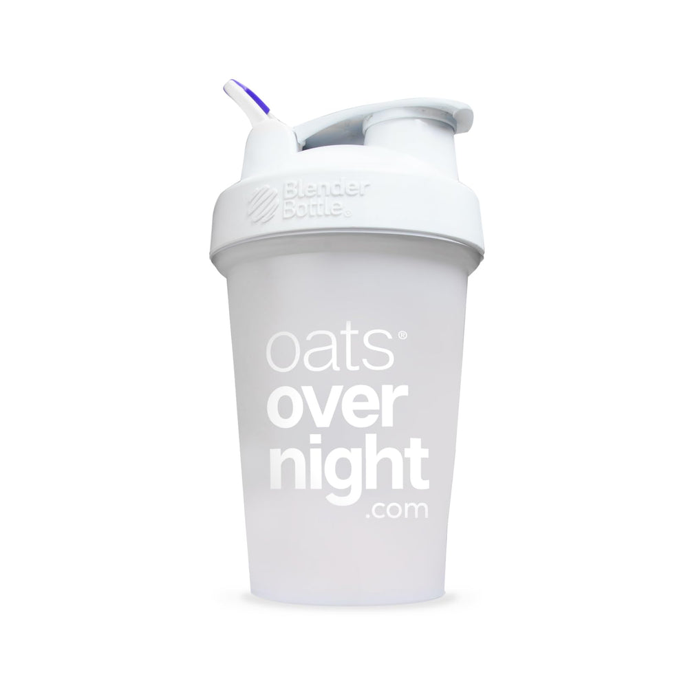 Oats Overnight BlenderBottle primer plano de la tapa con cierre seguro y pop cap
