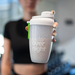 Oats Overnight en uso mezclando batido, prepara sin grumos