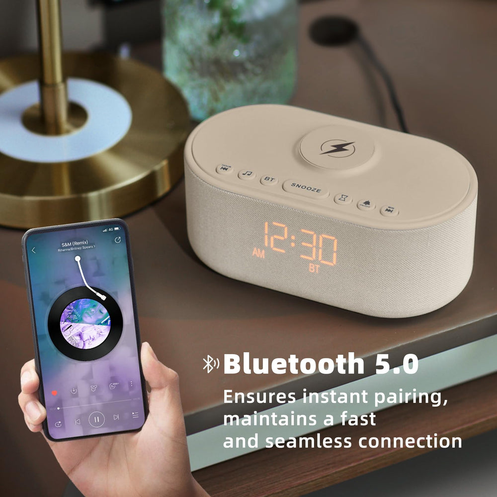 Odokee en uso sobre mesa de noche mostrando carga inalámbrica y reproducción de sonidos