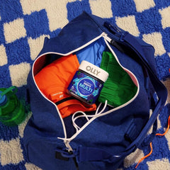 OLLY botella abierta con gomitas expuestas para ver cantidad interior