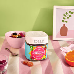 OLLY detalle del rótulo nutricional mostrando vitaminas clave y advertencias