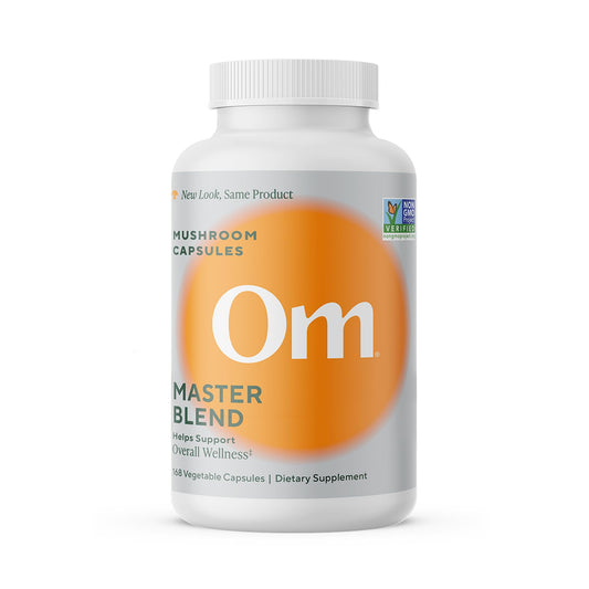 OM MUSHROOM SUPERFOOD Om Master Blend frontal del envase mostrando presentación y beneficios