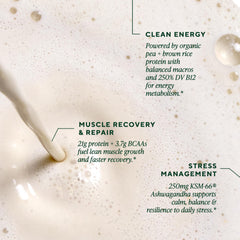 OM MUSHROOM SUPERFOOD cucharada en vaso mostrando disolución y conveniencia