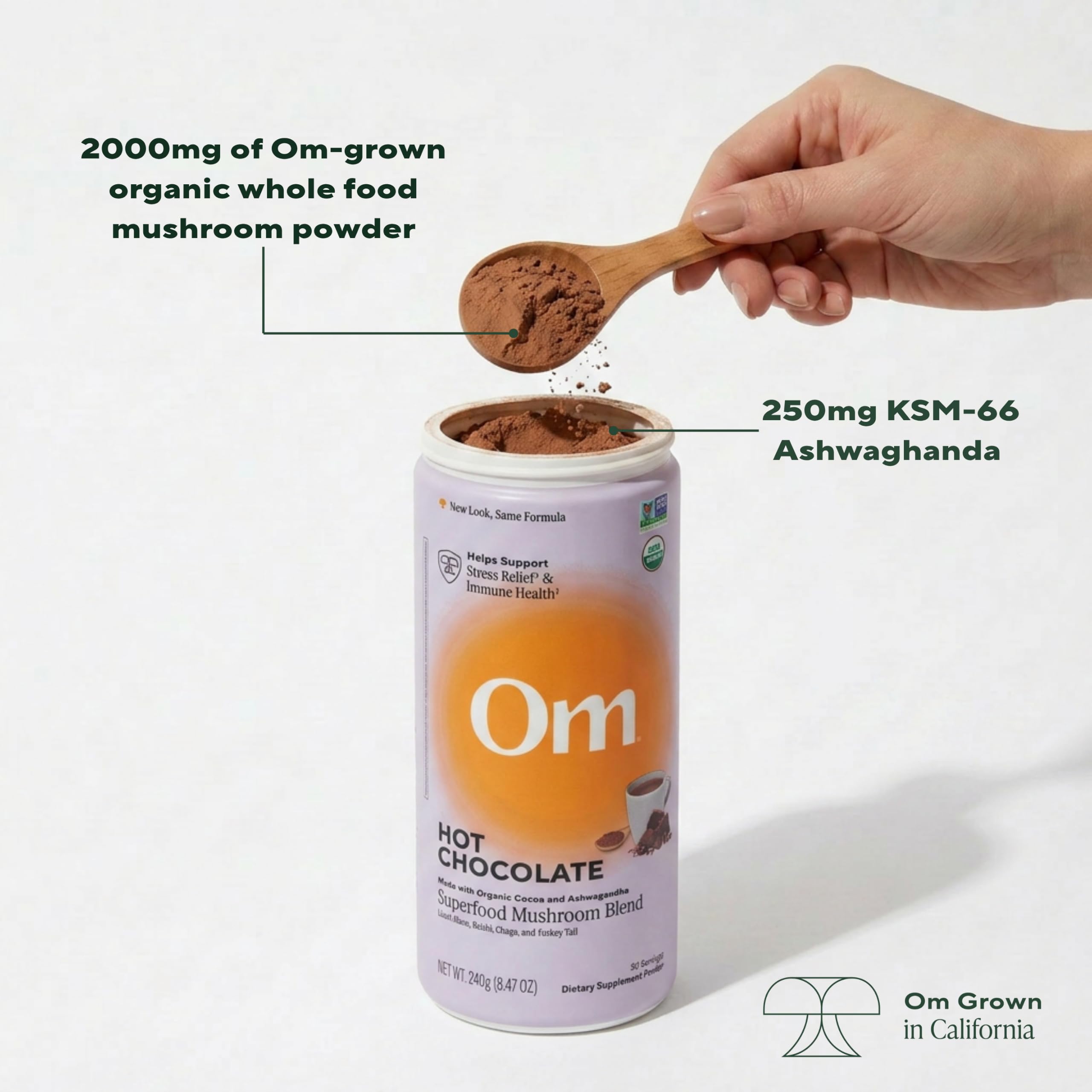 OM MUSHROOM SUPERFOOD polvo en cuchara texturizado para mezcla fácil