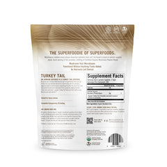 OM MUSHROOM SUPERFOOD escena lifestyle con polvo de Turkey Tail para rutina saludable