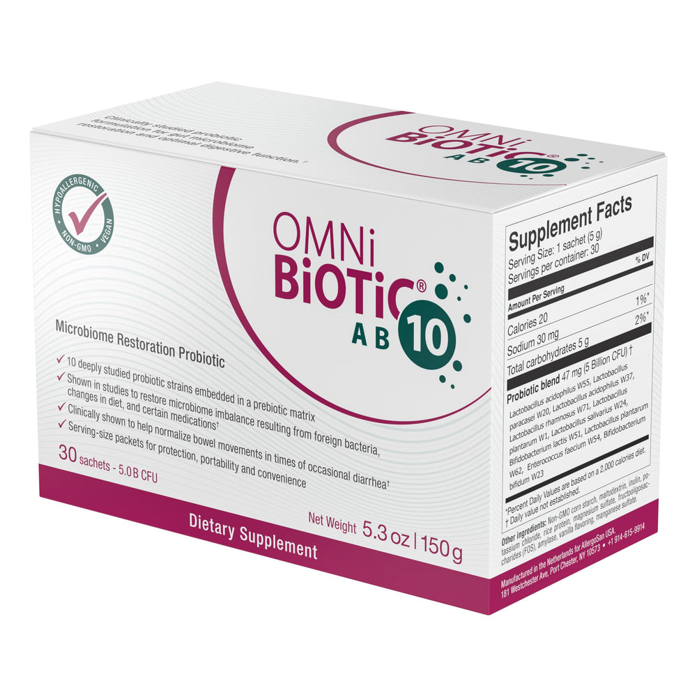 OMNi BiOTiC AB 10 sobre en mano para comparar tamaño, práctico para llevar