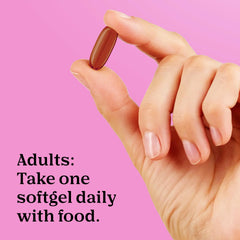 ONE A DAY cápsula en mano para comparar tamaño y facilidad de toma