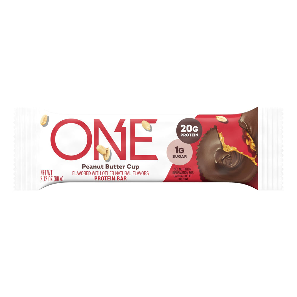 ONE barra en mano para comparar tamaño y porción, práctico para snacks