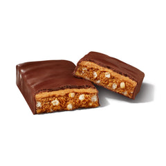 ONE REESE'S barra abierta con capas visibles para mostrar sabor y textura
