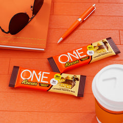 ONE REESE'S primer plano de capas de chocolate y crema, detalle apetitoso