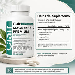 Optifusion Clair cápsulas en mano demostrando tamaño fácil de tragar y uso diario cómodo