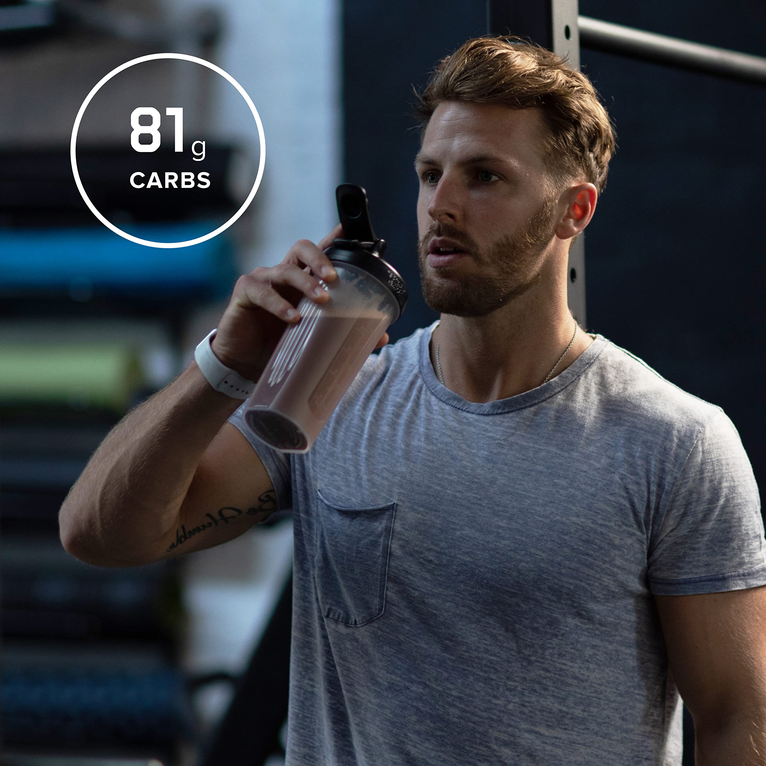 Optimum Nutrition comparación de tamaño 10 lb junto a objetos, visualiza escala del envase