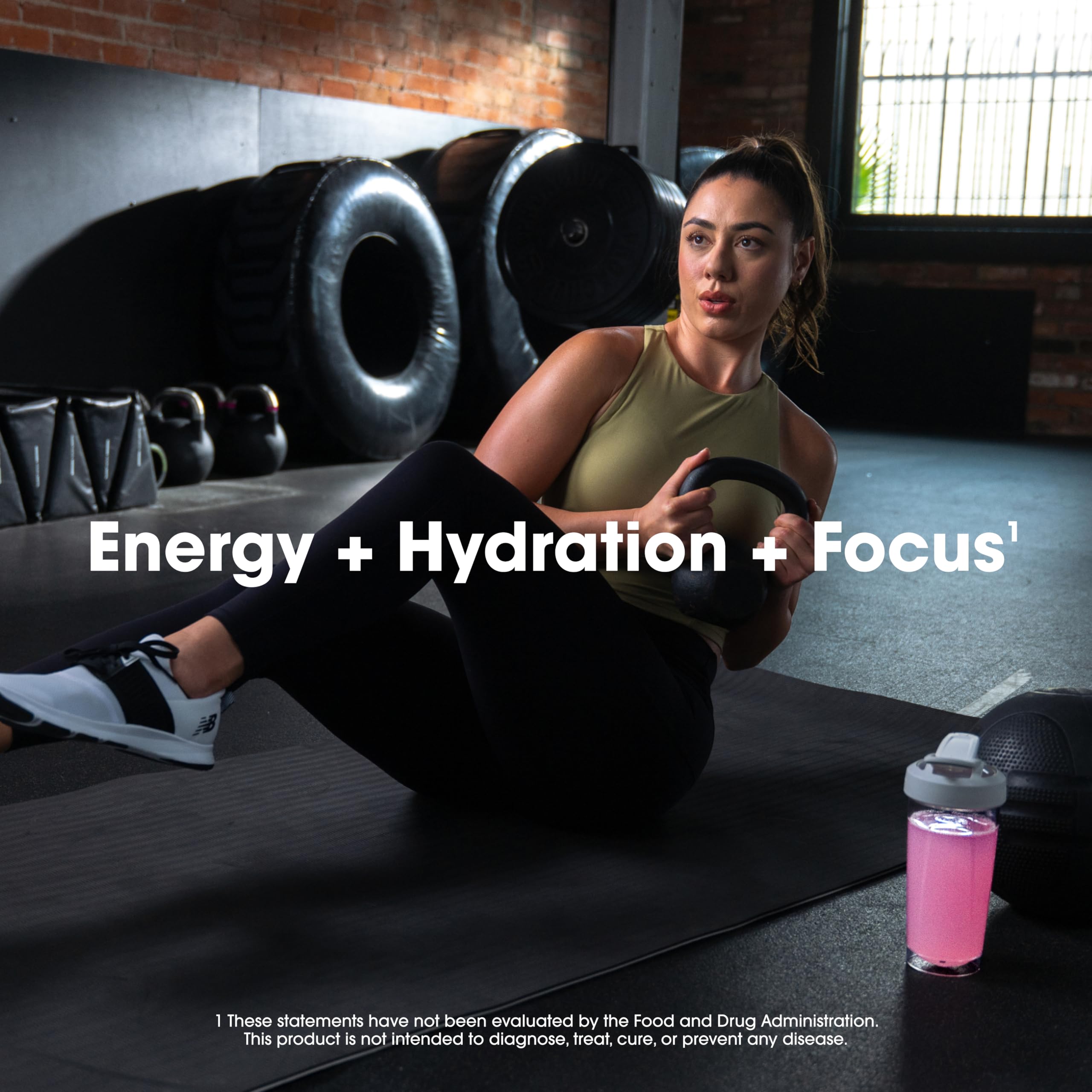Optimum Nutrition polvo en primer plano destacando electrolitos y recuperación