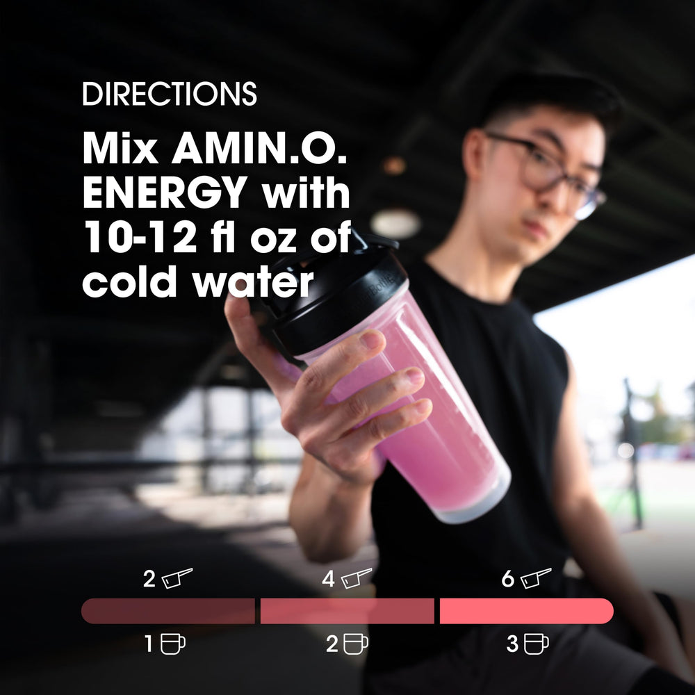 Optimum Nutrition atleta usando el producto en gimnasio para rendimiento
