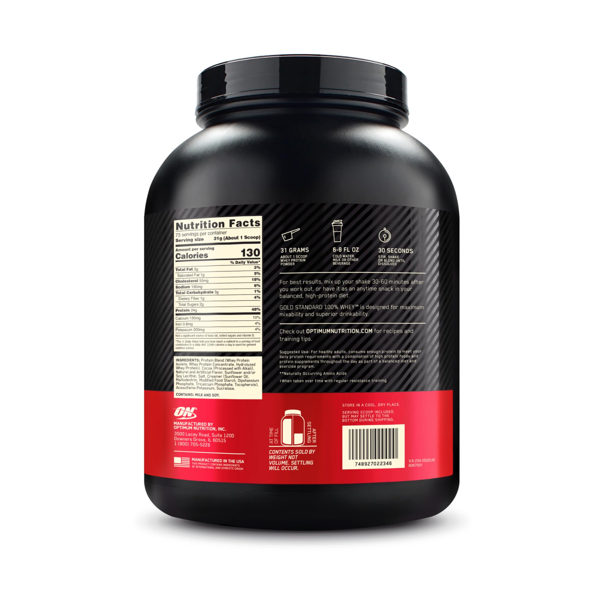 Escena en gimnasio con bote Optimum Nutrition y batido, muestra uso práctico tras entrenamiento