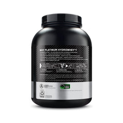 Optimum Nutrition en botella junto a equipo de gimnasio representando consumo post-entreno