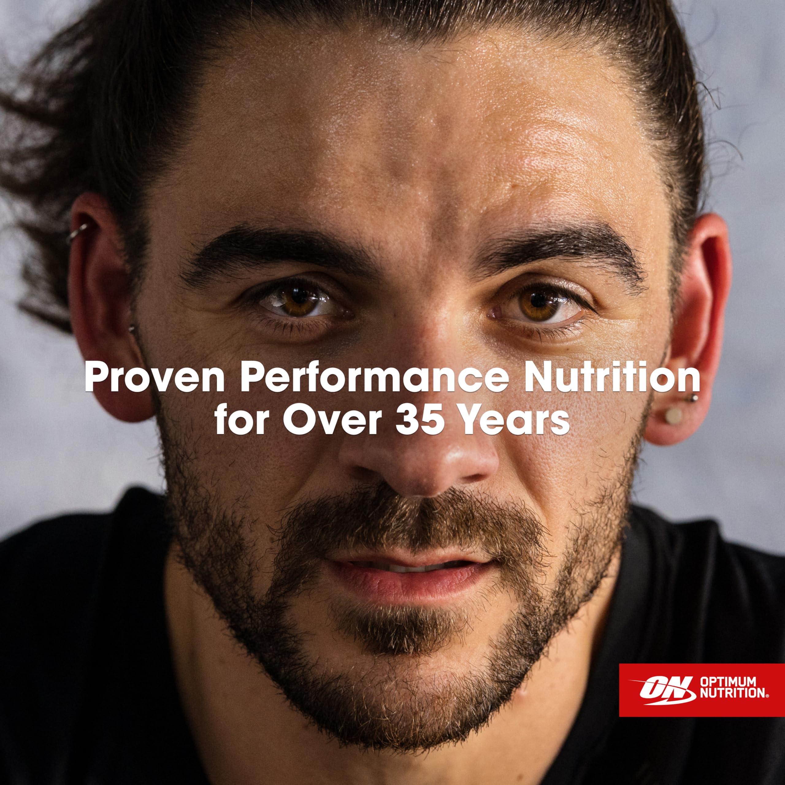 Optimum Nutrition batido y frutas en table con receta para aumentar proteína