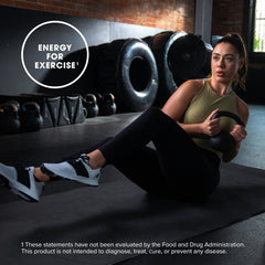 Optimum Nutrition persona tomando antes de entrenar mostrando energía activa