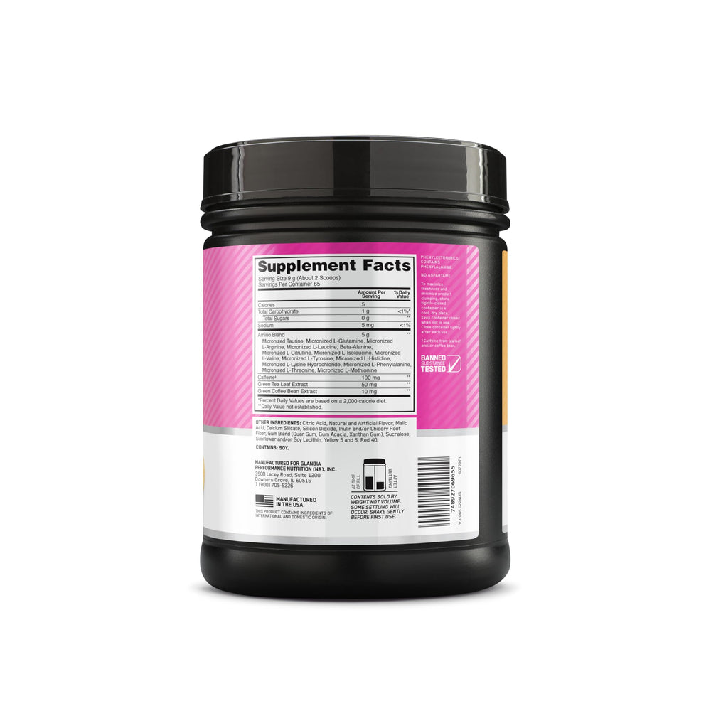 Optimum Nutrition polvo usado en mano de atleta en un gimnasio, listo para consumo
