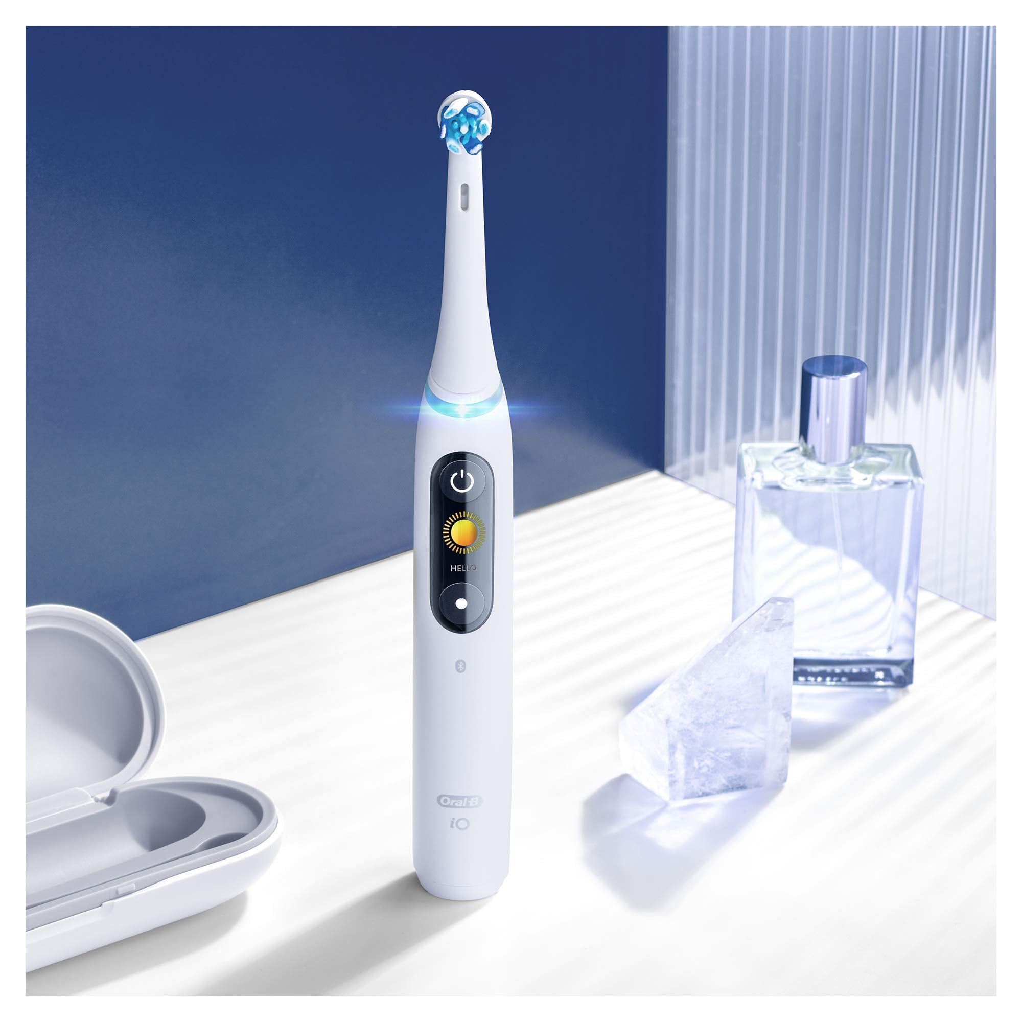 Oral-B en baño con cepillo iO, aspecto profesional y cuidado