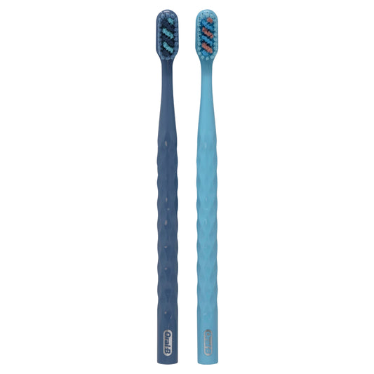 Oral-B detalle de cerdas x-filament que elimina placa y pule dientes