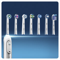 Oral-B cabezal en uso sobre dientes demostrando eliminación eficaz de placa