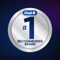 Oral-B cepillo en baño familiar que fomenta rutina diaria de higiene