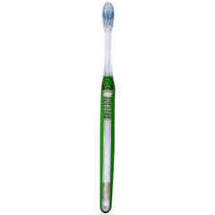 Oral-B cepillo junto a moneda para ver escala real y tamaño compacto