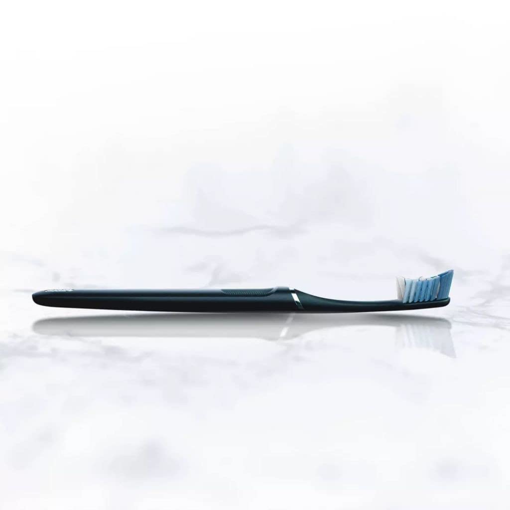 Contenido del kit Oral-B Clic con mango, cabezal y soporte magnético en su empaque