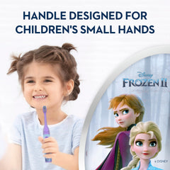 Oral-B comparación de tamaño con muñeco, cabezal infantil adecuado