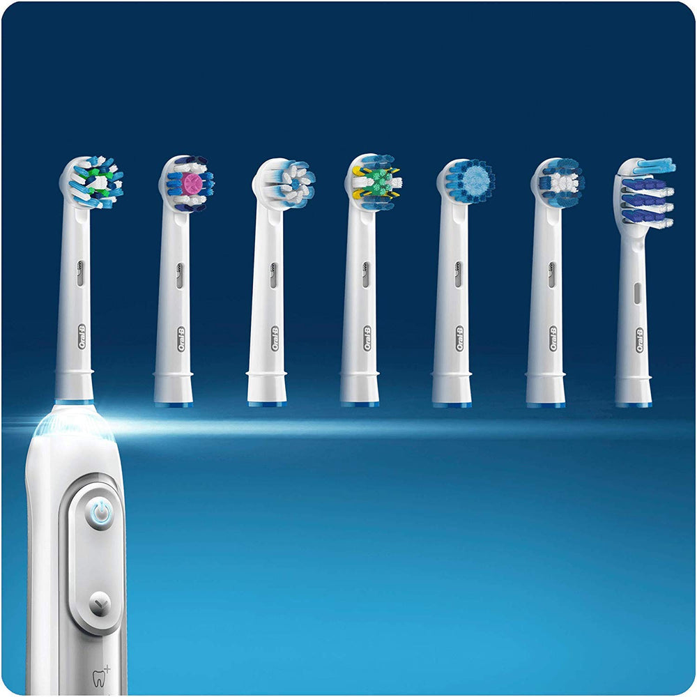 Oral-B cuatro cabezales en mano mostrando tamaño y compatibilidad práctica
