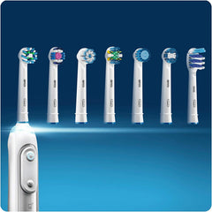 Oral-B cuatro cabezales en mano mostrando tamaño y compatibilidad práctica