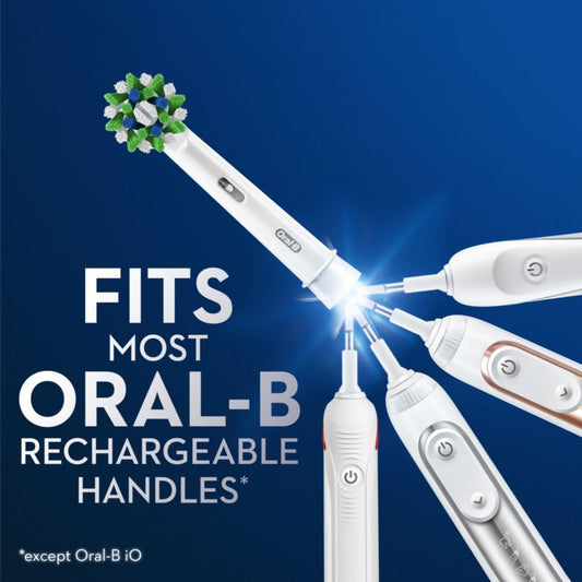 Oral-B primer plano de cerdas inclinadas que mejoran la limpieza