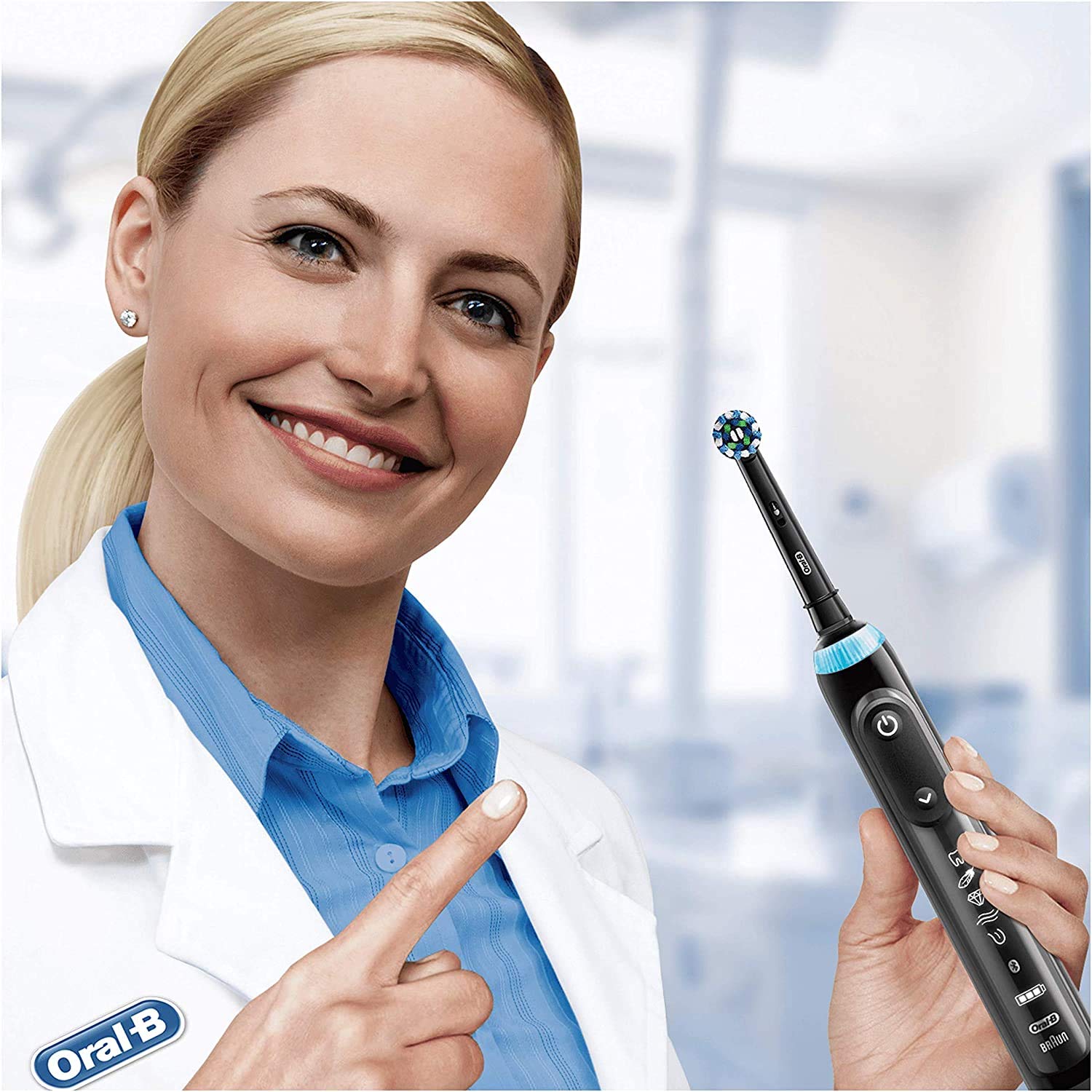 Oral-B cabezal CrossAction en uso sobre diente demostrando mayor cobertura