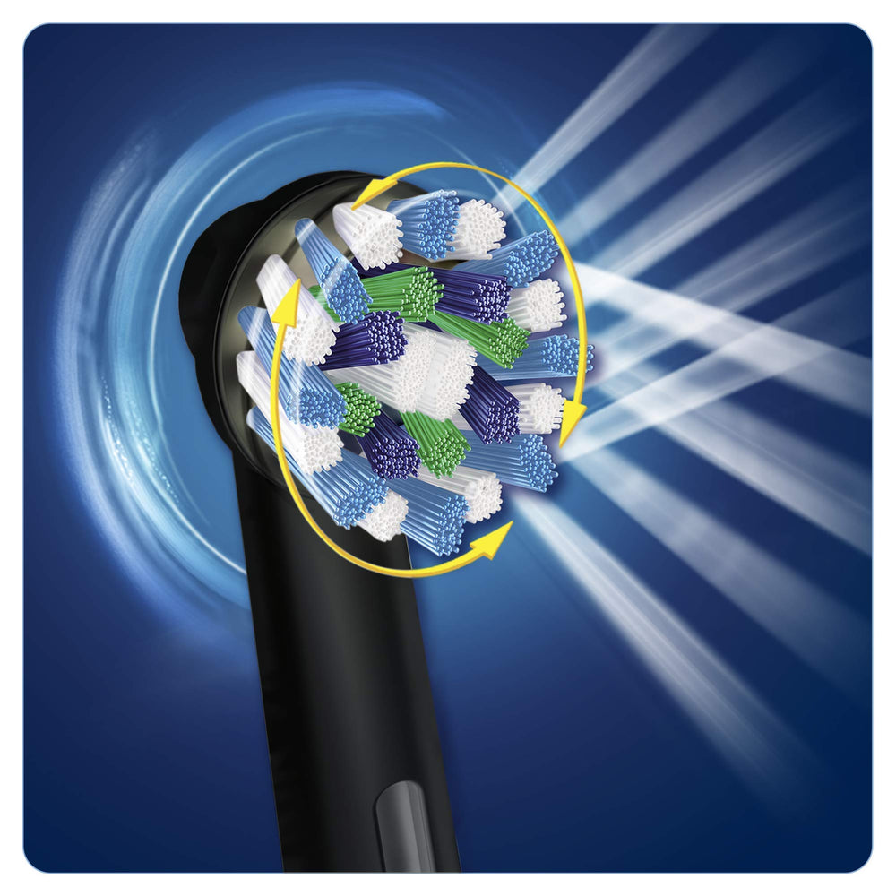 Oral-B CrossAction cabezal en uso limpieza eficaz en superficies dentales