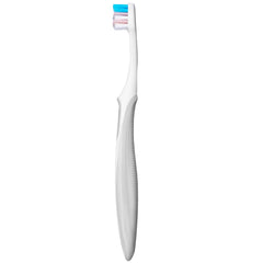 Oral-B cuello ergonómico en uso para maniobrar en zonas posteriores