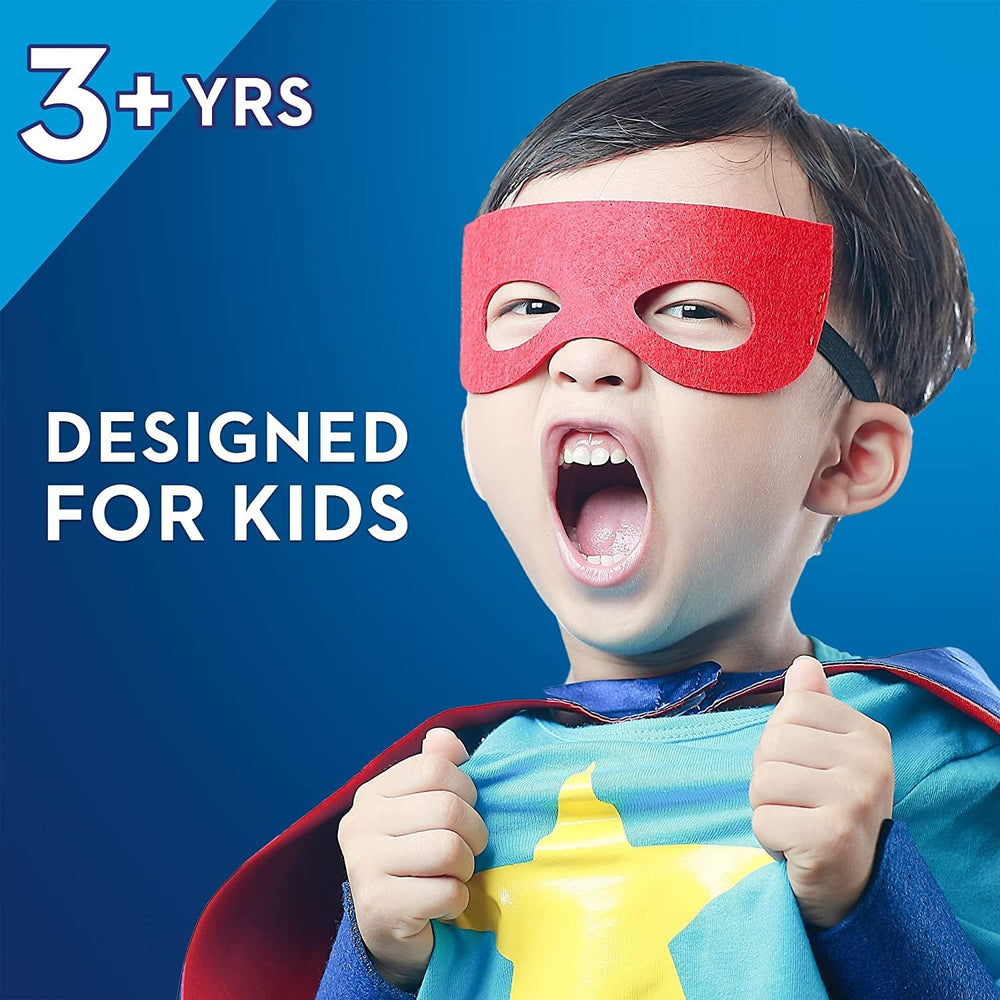 Oral-B cabezal en uso con mano infantil mostrando limpieza segura