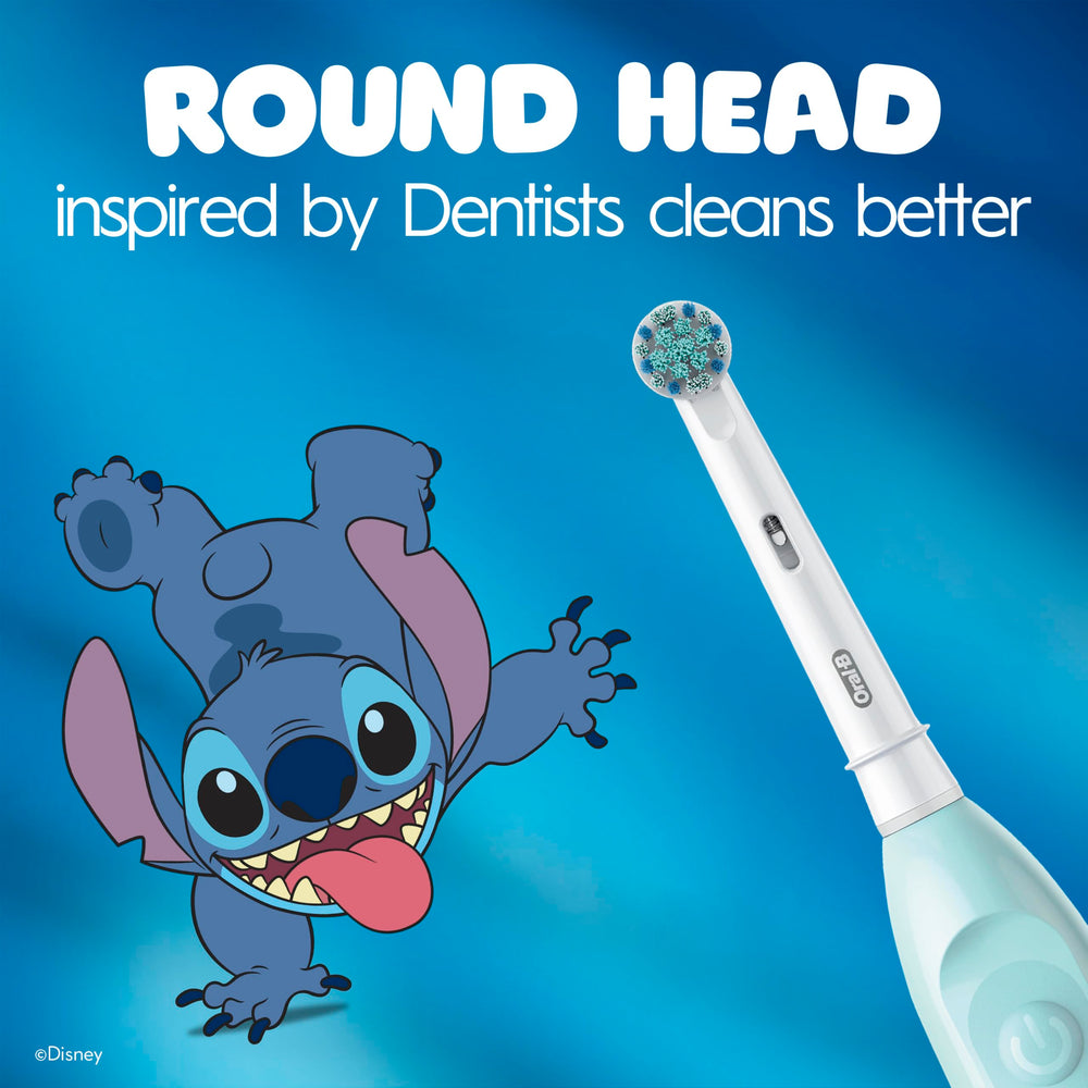 Oral-B en uso por niño, fomenta hábitos de cepillado correctos