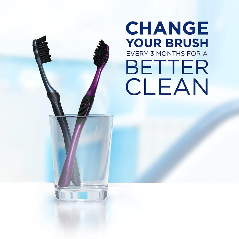 Oral-B cepillo junto a regla para comparar tamaño y maniobrabilidad práctica
