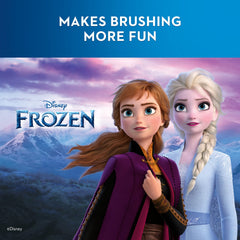 Oral-B niño usando el cepillo Frozen para una limpieza divertida