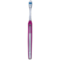 Oral-B primer plano del cabezal compacto que mejora el acceso interdental