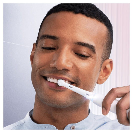 Oral-B primer plano de las cerdas Gentle Care mostrando suavidad y protección