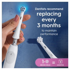 Oral-B uso real en boca ilustrando suavidad y eficacia visible
