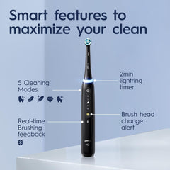 Oral-B iO Series 5 en mano demostrando uso cómodo y control