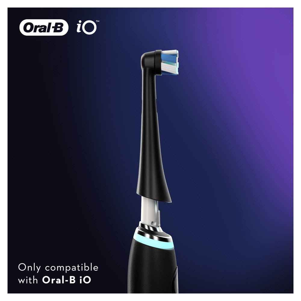 Oral-B comparación de tamaño para ver escala del cabezal frente a un dedo