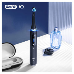 Oral-B vista lateral del cabezal mostrando perfil redondo y acceso interdental
