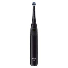 Oral-B iO2 en ambiente de baño moderno mostrando estilo y funcionalidad