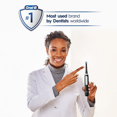 primer plano del cabezal redondo Oral-B iO3 que rodea cada diente para mejor alcance