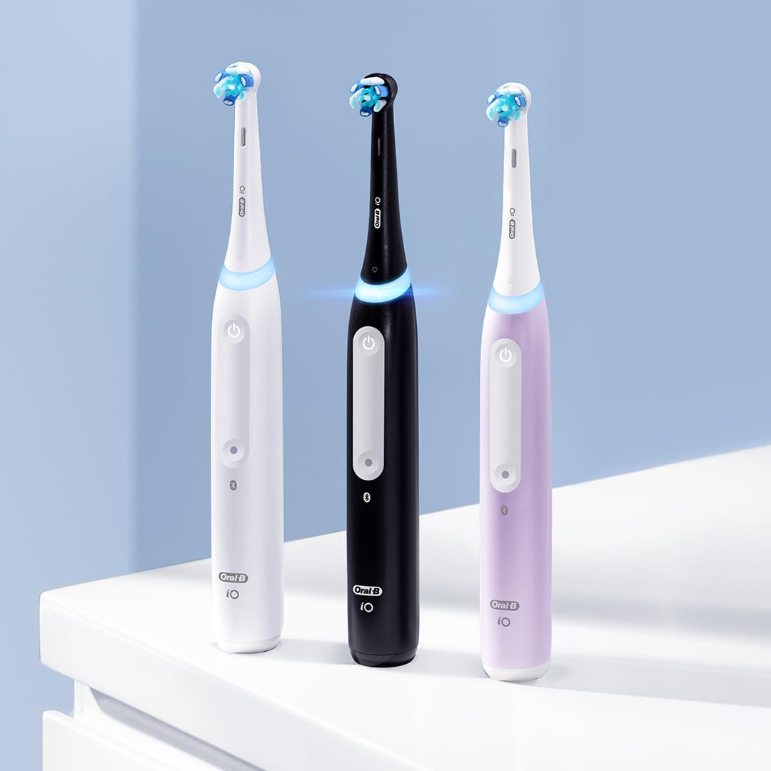 Oral-B iO en uso limpiando un cuadrante, mejora cobertura dental
