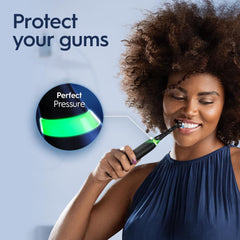 Oral-B iO5 cabezal redondo en primer plano, optimiza limpieza individual de dientes